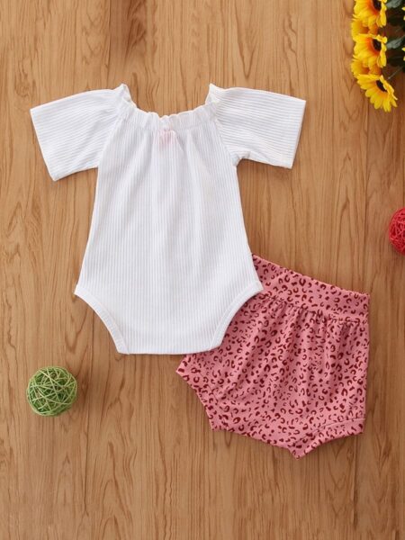 2 Pieces Baby Girl White Ribbed Off Shoulder Button Bodysuit And Pink Leopard Shorts Set